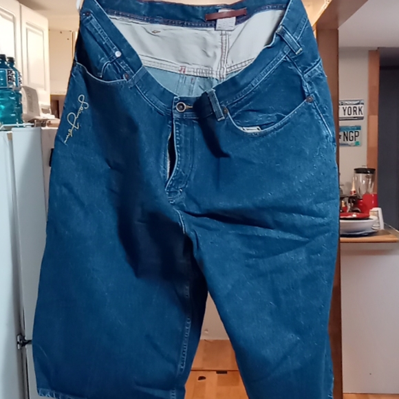 Jeans and shirts - Picture 5 of 9